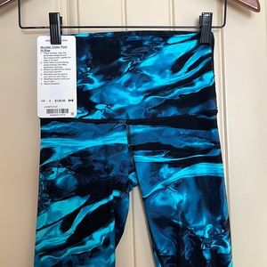 NWT Lululemon Wunder Under Hi-Rise, size 4